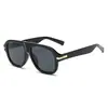 Gafas de sol aviador retro europeas y americanas de montura grande que hacen que la cara parezca más pequeña, nuevo modelo 2026, gafas de sol para hombre de estilo callejero elegantes de alta gama