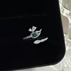Anillo Abierto Geométrico Exquisito de Circonita Super Hada Elegante Europeo y Americano para Mujer Nicho de Alta Gama Apilable Colorido Tesoro Versátil