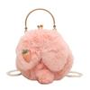 Bolsas de Pelúcia Outono e Inverno para Mulheres 2026 Novo Estilo Bolsa Transversal com Corrente de Pérola Popular Bolsa de Coelho de Pelúcia com Clipe de Mão