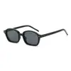 Gafas de Sol Europeas y Americanas de Nueva Moda con Tachuelas Ovaladas, Elegantes y Versátiles, Estilo Callejero Color Gelatina Sencillas Casuales para Mujer
