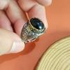 Joyería Transfronteriza Europea y Americana, Anillo de Piedra Negra Ovalada con Corona Retro, Anillo de Dedo Índice de Moda Hip-Hop Popular para Hombres y Mujeres