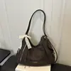 Bolsa de Ombro Casual Simples para o Outono de 2026, Texturizada, Fosca, de Grande Capacidade, com Múltiplas Opções de Transporte