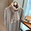 Lenço de Seda Longo com Renda Artística Estilo Coreano, Fino e Respirável, com Toque de Luxo, Lenço de Pescoço para Roupas de Exterior e Proteção do Pescoço