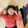[En stock, suéter de cuello alto para niñas, camisa de fondo, otoño e invierno, nueva niña bebé, interior de color sólido, tejido para niños]