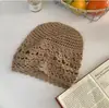 Gorro Tejido Calado Hecho a Mano de Moda para Mujer, Estilo Étnico con Borlas, Protección para los Oídos y Gorro de Tirar con Correa de Amarre