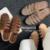 Chinelos fechados trançados para mulheres, para uso externo no verão, novo estilo primavera-verão 2026, chinelos preguiçosos de calçar fácil, sem salto, sapatos Birkenstock para mulheres