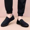 Zapatos de tela del viejo Pekín zapatos de algodón slip-on zapatos para hombre invierno con felpa añadida estilo nuevo negro suela blanda antideslizante zapatos para hombres de mediana edad y ancianos papá