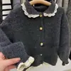 Roupa Infantil Coreana Roupas de Outono para Meninas Coreanas 2025 Nova Moda para Menininhas Jaqueta Cardigã de Tricô Doce com Gola de Boneca