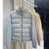 Chamarra de algodón con relleno y patchwork de manga tejida para mujer, estilo corto, nueva colección de invierno, adecuada para figuras petite, con cuello alto, ligera y en color blanco