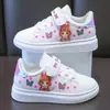 Nuevas zapatillas para niñas 2025 primavera y otoño nuevo dibujos animados princesa parte superior de cuero Velcro casual zapatos deportivos niños zapatos blancos