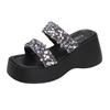 Sandalias y pantuflas de suela gruesa para mujer 2024 nueva moda de verano para exterior con lentejuelas de pequeña altura zapatos de playa pantuflas