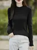Top feminino canelado de algodão puro com gola alta parcial, textura canelada vertical amigável à pele, caimento justo, camada base de tricô de manga longa