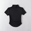 Camiseta de manga corta con cuello vertical estilo europeo y americano para mujer, verano 2023, corte entallado, dobladillo irregular, arrugado y corta.