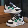 Zapatos deportivos de cuero impermeables para niños para otoño e invierno con suelas suaves y características antideslizantes, adecuados para niños mayores, zapatillas casuales, disponibles para dropshipping