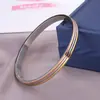 Europa e Estados Unidos moda mais vendida pulseira de terceira geração III criativa multicolorida face curva pulseira de aço inoxidável feminina atacado