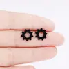 Pendientes de acero de titanio 316L joyería de moda forma de engranaje tres colores opcionales fábrica en stock suministro transfronterizo de Amazon