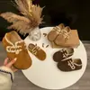 Sapatos Casuais Slip-On da Moda, Versáteis e Confortáveis para Mulheres 2025 Outono e Inverno Novos Sapatos Estilo Floresta de Nicho com Solado Grosso Birkenstock para Mulheres