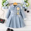 Vestido Longo de Sarja Lavada Estilo Urbano Europeu e Americano Mais Vendido da Amazon com Decoração de Crisântemo + Renda + Conjunto de Cinto