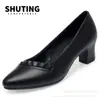 Zapatos de trabajo Qiting negros de primavera de una sola capa para mujer, zapatos de trabajo de corte bajo para ir al trabajo, zapatos de madre, zapatos de trabajo para mujer, zapatos de cuero para mujer