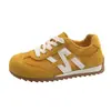 Zapatillas de entrenamiento rojas alemanas de suela gruesa para mujer en stock, nuevos zapatos de primavera 2026 para mujer, versátiles y populares, casuales y cómodos