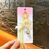 Llavero de campanilla de viento de gato creativo y lindo, colgante exquisito estilo Miu para bolso, llavero popular para regalo pequeño al por mayor
