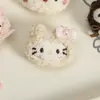 Pequeños accesorios de lana color crema de lindo gato de dibujos animados rizado, adornos para el cabello, accesorios para la ropa, broches, colgantes y figuritas pequeñas