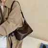 Bolsa de Couro Oleado e Encerado Estilo Retrô para Axila Feminina 2026 Nova Bolsa Tote Estilo Preguiçoso Outono Inicial Grande Capacidade Ombro Único Transversal