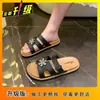 Sandalias Planas de Punta Abierta para Mujer Verano 2025 Nuevo Estilo Coreano Moda con Pedrería Flor de Moda Slip-On Zapatos de Playa para Exteriores