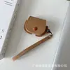 Novo Conjunto de Fones de Ouvido Bluetooth da Apple Modelo Airpods4 Capa Protetora Pele Feita à Mão Sensação de Couro Cordão Portátil