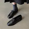 Zapatos de Cuero Negro Estilo Neutro Atractivo Otoño 2026 Nuevos Zapatos de Cuero para Uniforme con Remaches Estilo Academia Correa Cruzada Cuero Genuino