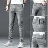 Nuevos jeans de mezclilla elástica de otoño para hombre, corte slim, pantalones largos de seda helada nuevos de otoño 2026 de Guangzhou Xintang
