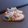 Zapatillas de entrenamiento alemanas para niños 2026 Primavera nuevo malla simple transpirable zapatillas deportivas para niñas estilo coreano versátil casual para niños correr