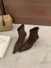 2026 Nuevas Botas Cortas Adelgazantes Simples de Otoño Punta Fina Tacón de Aguja Moda Cómodas para Viajar Cremallera Trasera Botas Cortas Mujer