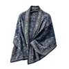 Chal grande de estampado étnico en tonos azules con borde vintage, bufanda larga para mujer, perfecta para viajar y sesiones de fotos en Lijiang y Dali