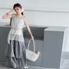 Conjunto de Chaleco de Punto Calado en Capas Relajadas para Niñas Verano 2026 Conjunto de Tres Piezas de Camisola Calada para Niños Medianos y Grandes
