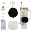 Copo Decorativo Stanley Cup Capa para Copo Chaveiro com Tampa para Canudo Pingente de Pelúcia Pequeno Briquete Conjunto de Acessórios Flor com Laço