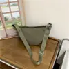 Bolsa de Ombro Único em Nylon Outono Feminina 2025 Nova Bolsa Transversal Versátil Bolsa de Axila Bolsa Meia-Lua Moda Bolsa Bolinho