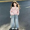 Conjunto de Dos Piezas para Niñas 2026 Moda Dulce Dopamina Camisa con Solapa de Muñeca con Lazo y Jeans, Nuevo para Primavera y Otoño