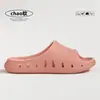 Pantuflas a prueba de fugas específicas para baño para mujer, nuevo modelo de verano 2026, sandalias huecas antideslizantes para casa y baño para hombre