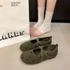 Zapatos Mary Jane de estilo coreano para otoño con lunares y tacón oculto, caracterizados por una puntera poco profunda, diseño de punta de cerdo y una correa cruzada, adecuados para ir al trabajo y versátiles para mujeres