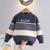 Suéter de Moda Infantil para Meninos 2025 Outono e Inverno Novidade Malha para Crianças de Meia-Idade Roupas Infantis Suéter