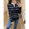 Blusa de tricô preta com listras, estilo francês, gola meio aberta, manga longa, para mulheres, camada base elegante de outono de alta qualidade, blusa absolutamente linda