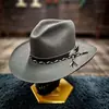 Sombrero de fieltro de oveja estilo vaquero de gran venta transfronteriza, color sólido con sombrero de fieltro decorativo