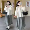 Conjunto de Ropa de Maternidad Nuevo para Primavera y Otoño 2026 Estilo Coreano Dulce Camisa Floral + Conjunto de Falda a Cuadros para Maternidad