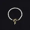 Pulsera de Moda de Venta Caliente Transfronteriza 2026 con Diamantes y 26 Letras, Pulsera de Perlas de Imitación Ovaladas, Disponible para Venta al por Mayor para Mujeres