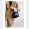 Bolsa de sela de comércio exterior 2025 nova moda bolsa de mãe de meia-idade bolsa de ombro mensageiro feminina moda popular que combina com tudo bolsa para celular