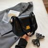 Bolso cuadrado pequeño popular de este año para mujer 2024 nueva moda color sólido textura bolso de hombro axilar casual bolso bandolera moderno