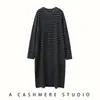 Suéter de Caxemira Listrado Versátil Solto Emagrecedor Nova Camada Interna Vestido de Gola Redonda para Mulheres Espesso Comprimento Médio Estilo Coreano