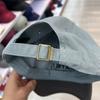 Gorra de béisbol de algodón lavado suave con bordado de letras mayúsculas de moda estilo coreano gorra con visera de moda para viajes de primavera y verano para hombres y mujeres