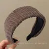2026 Nuevo Estilo Diadema de Mujer Plisada de Ala Ancha Sensación de Alta Gama Cubre la Parte Superior del Cráneo Hace que la Cara se Vea Más Pequeña Cubre la Raya del Cabello Pinza para el Cabello Accesorio para el Cabello